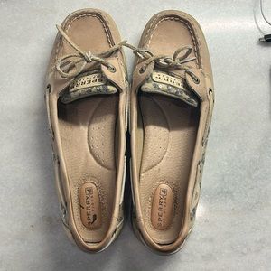 Sperry Boat Shoe with Leopard Sparkle Accent SZ 9